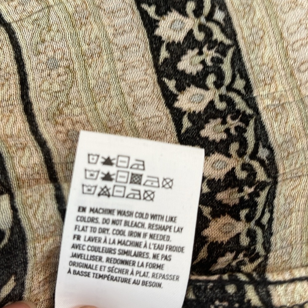 AMERICAN EAGLE RUFFLE HEM FLORAL TOP - Picture 10 of 10